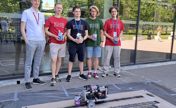 Robot malujący pasy drogowe 